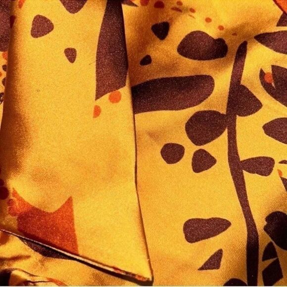 House of Harlow 1960 Floral Print
Shorts Set( Size Small) - Picture 9 of 10